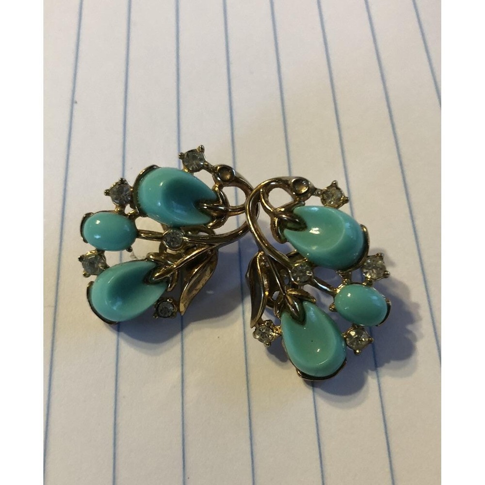 BEAUTIFUL SIGNED Spray TRIFARI CLIP ON EARRINGS WITH TURQUOISE STONES-MINTY